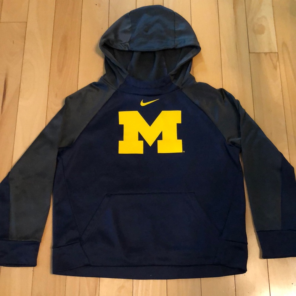 Boys Youth Large Nike U of M hoodie